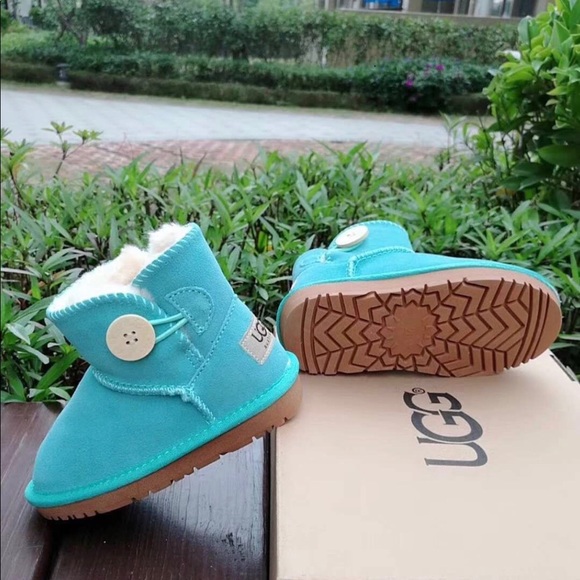 Kids Ugg Boots - Picture 4 of 4